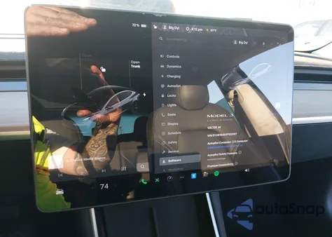 2018 Tesla Model 3 Long Range/Mid Range z USA, uszkodzony, nr VIN 5YJ3E1EA8JF102087